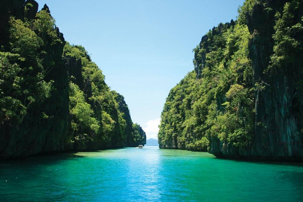 Tranquil lagoon (somewhere) in Palawan | Photo by commons.wikimedia.org