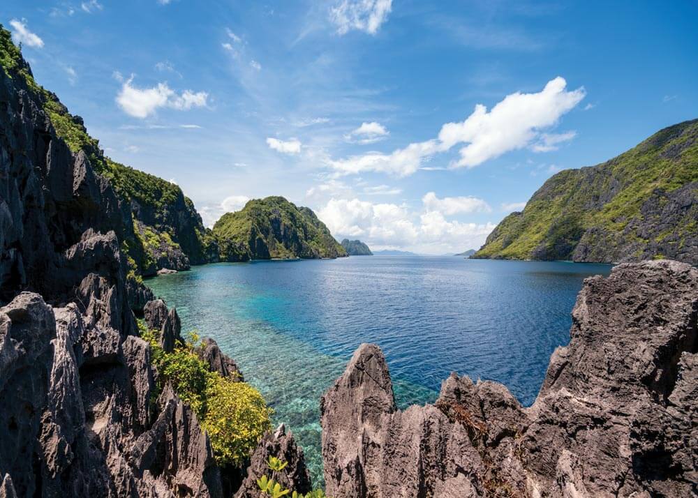 The Tapiutan Strait, Northwest Palawan | Photo by R. Nagy/Shutterstock.com