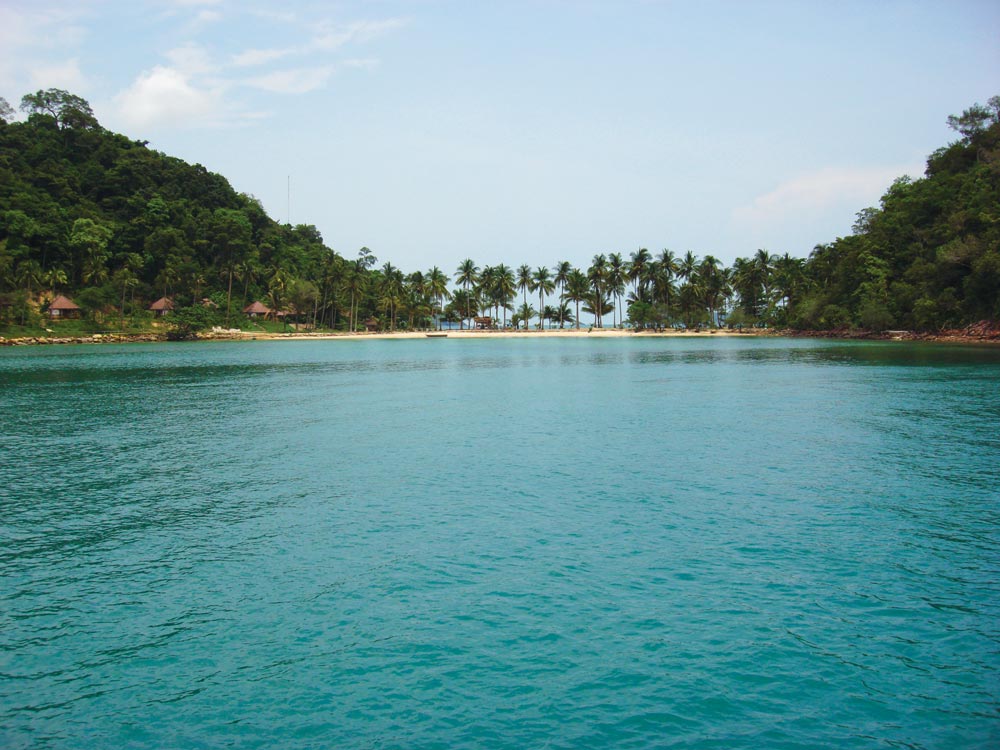 Koh Ngam - two islands joined by an isthmus, just like Koh Phi Phi but on a smaller scale