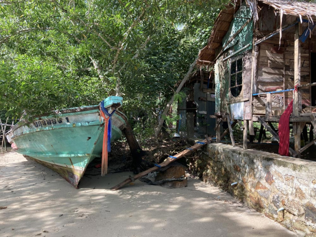 Basic oceanfront digs on Koh Yao Noi