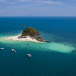 Koh Khai Nok - only four yachts and one longtail. No speedboats!