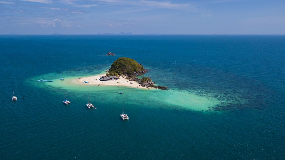 Koh Khai Nok - only four yachts and one  longtail. No speedboats!