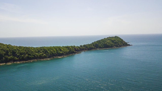 The southern-most point of Koh Maithon