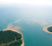 Sandbars at the entrance western entrance to the Sarasin/Chong Pak Phra Channel | Photo by Bill OLeary