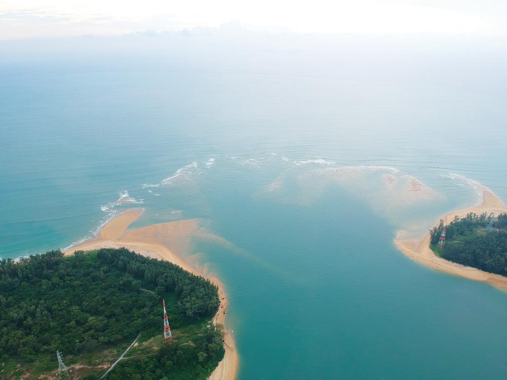 Sandbars at the  western entrance to the Sarasin/Chong Pak Phra Channel | Photo by Bill O'Leary