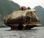 Koh Muk birds&#039; nest guard hut